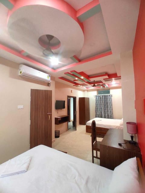 Premium bedding, laptop workspace, free WiFi, bed sheets