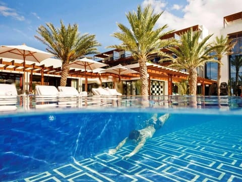 4 outdoor pools