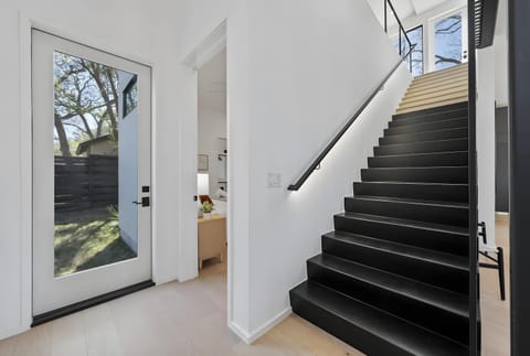 Sleeps 8 Luxury Home near Zilker House in Zilker