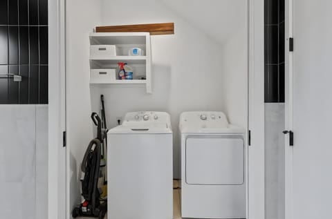 Sleeps 8 Luxury Home near Zilker House in Zilker