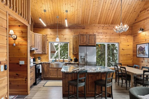 Fully equipped kitchen with everything you'd need to enjoy a home cooked meal..