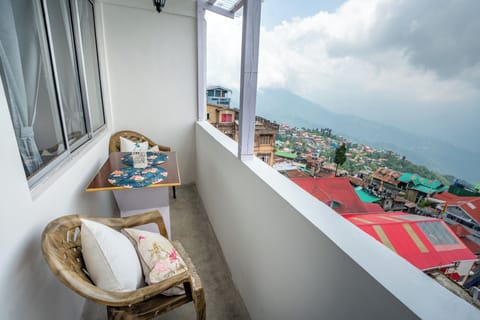 Standard Double Room, Balcony, Mountain View | Balcony