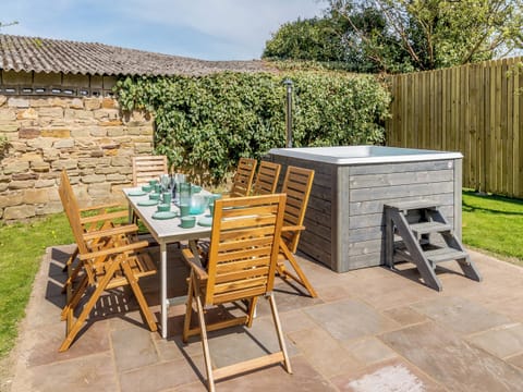 Hot tub | Monkroyd House, Featherstone, near Wakefield
