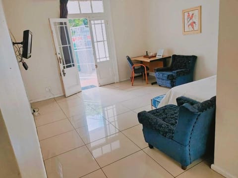 Family Room | Soundproofing, free WiFi