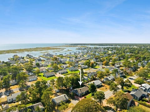 4/10 of a mile to West Dennis Beach!!
