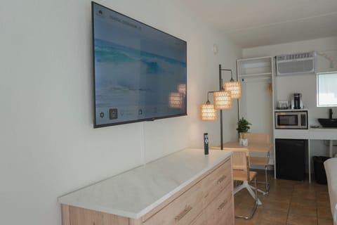 Classic Double Room | Television