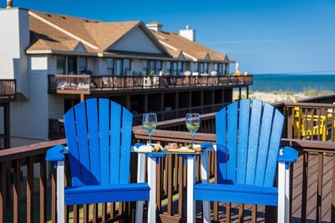 Relax and enjoy your seabreeze oceanview deck!