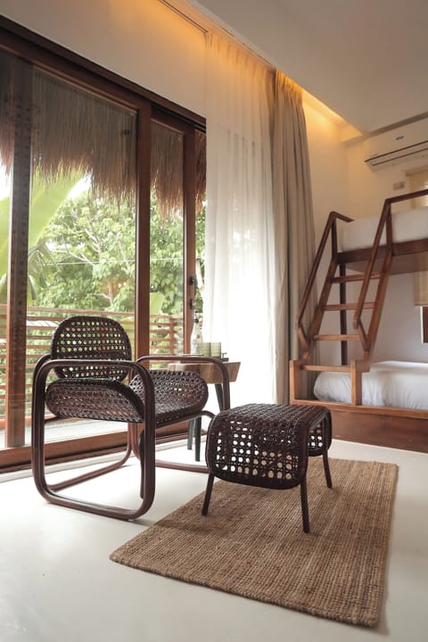 Deluxe Triple Room, Balcony | Free WiFi, bed sheets