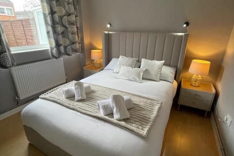 Apartment | 3 bedrooms, iron/ironing board, free WiFi, bed sheets