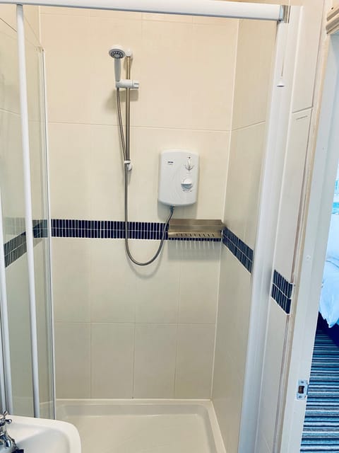 Family Triple Room | Bathroom | Shower, hair dryer, towels, soap