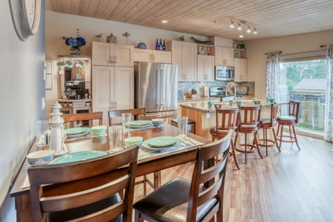 Dining areas at table or Kitchen Island