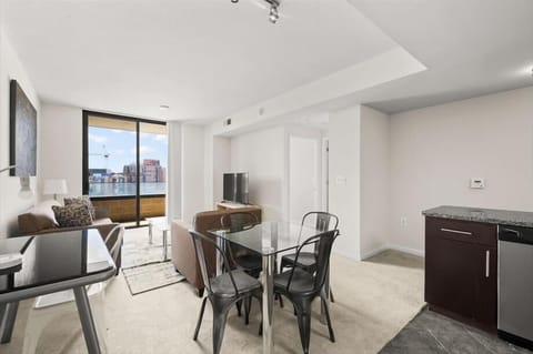 South Arlington Arlington 1 Bedroom Dining Room