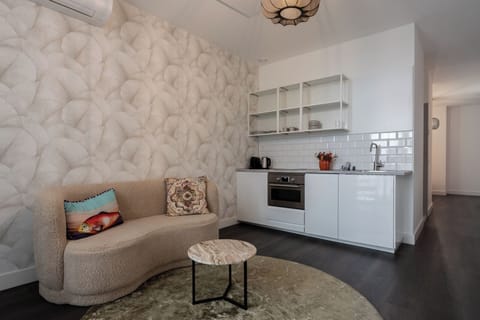 Comfort Apartment, Harbor View | Living area