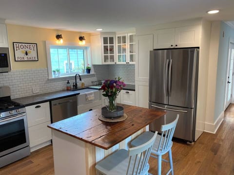 Robert mentioned in his recent review "The Airbnb kept us close to Kennebunkport, relatively close to Ogunquit. The interior was very clean and without clutter"