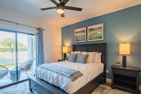 Queen bed. Peaceful Nights Await – Sink into a soft bed and wake up refreshed.