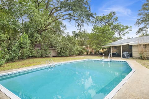 Relax poolside with morning coffee & favorite beverages at night