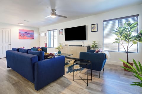 Open plan living room with 75" TV, Sound Bar to relax in. Netflix, YouTube..