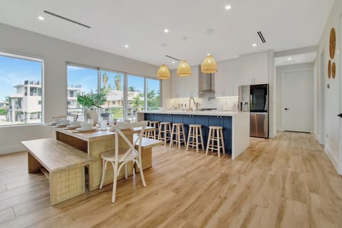 Dining area + kitchen.