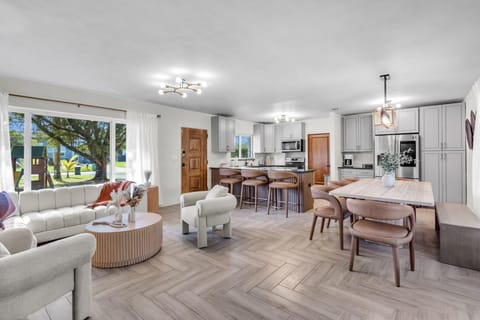 Designed for joy! Experience seamless living and dining.