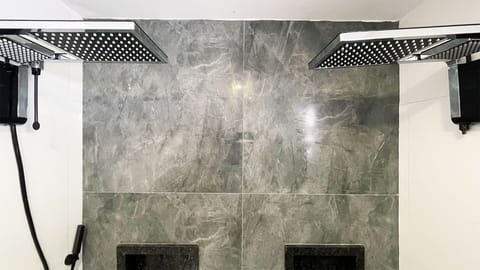 Studio | Hand-held showerhead