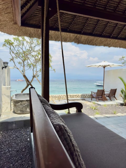Executive Room, 1 King Bed, Beach View | Terrace/patio