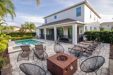 This tropical vacation home with a private pool awaits you! (The fire pit is currently unavailable until further notice.)