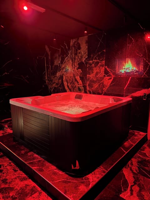 Private spa tub