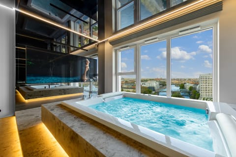 Private spa tub