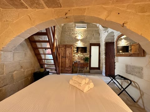 Family Room | Minibar, in-room safe, desk, laptop workspace