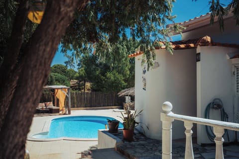 Piscina privada de uso exclusivo, inserida na natureza