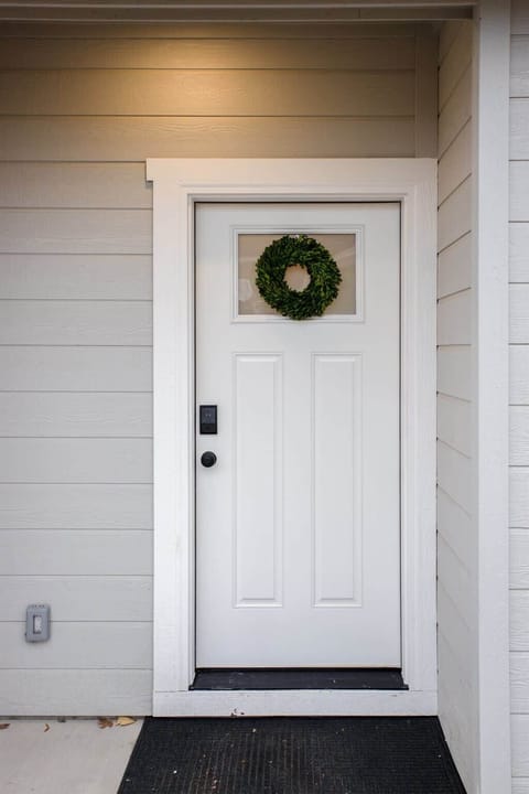 Backdoor with Keypad