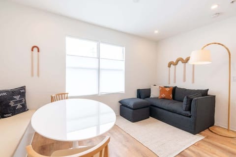 Cozy and inviting living room, perfect for relaxation and quality time.