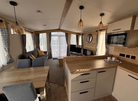 Chalet | Living area | TV, fireplace