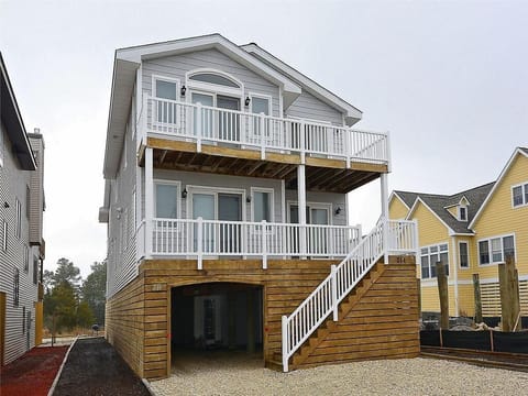 Spacious three-story home with a charming balcony and ample outdoor space, perfect for relaxing near the canal.