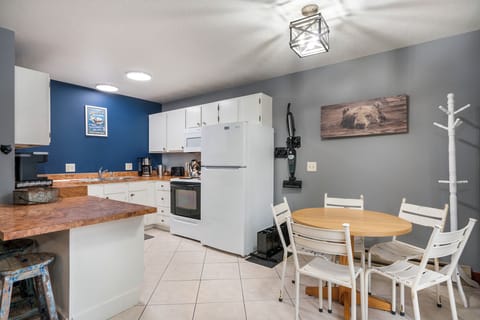 Kitchen and Dinner Table | Main Level