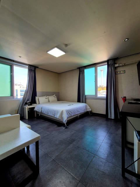 Basic Double Room, City View | Desk, laptop workspace, free WiFi