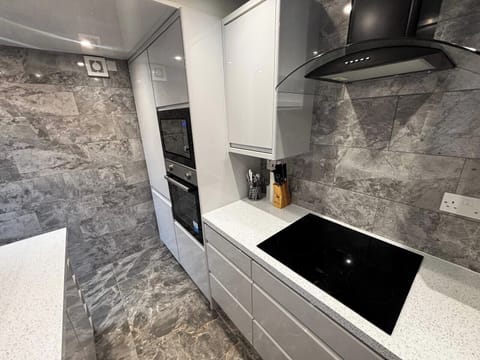 House | Private kitchen | Fridge, microwave, oven, stovetop