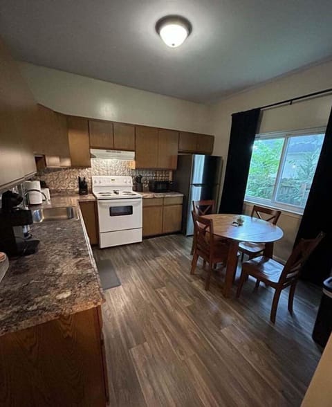 Apartment, 2 Bedrooms | Private kitchen | Fridge, oven, coffee/tea maker