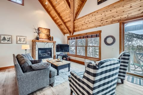 House, 3 Bedrooms | Living area | Smart TV