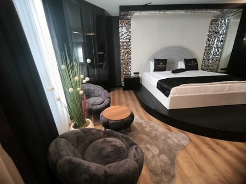 Premium Double Room, 1 King Bed, Non Smoking, City View | In-room safe, laptop workspace, blackout drapes, soundproofing