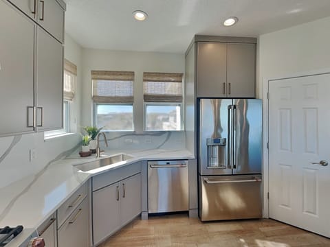 Fully Equipped Chef's Kitchen with Stainless Steel Appliances