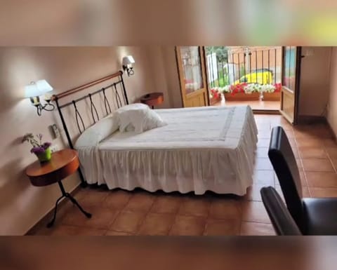 Comfort Room, 1 Queen Bed, Balcony, Mountain View | Desk, laptop workspace, soundproofing, free WiFi