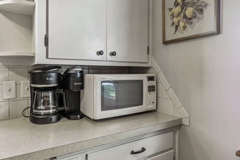 2 coffee choices fresh brewed or kcups