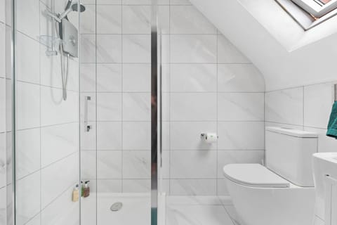 Main bathroom with shower and toilet