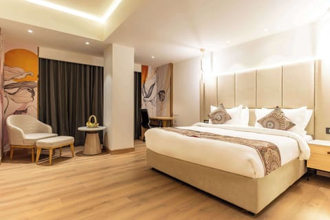 Premium bedding, minibar, in-room safe, desk