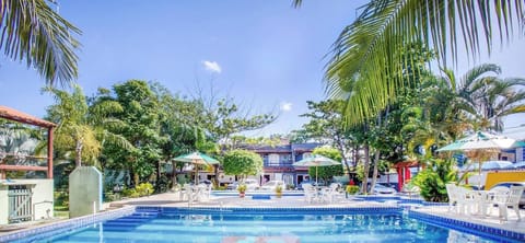 2 outdoor pools