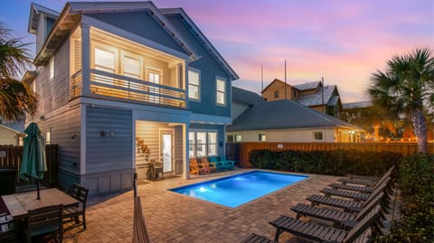 Pool Area - Loungers - Outdoor Grill - Dining Area - Hammock