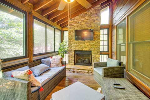 Cherry Log Vacation Rental | 3BR | 3BA | 6 Steps to Enter | 2,080 Sq Ft