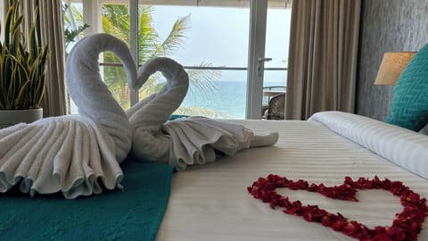 Luxury Double Room, 1 Queen Bed, Sea View | Desk, laptop workspace, soundproofing, iron/ironing board