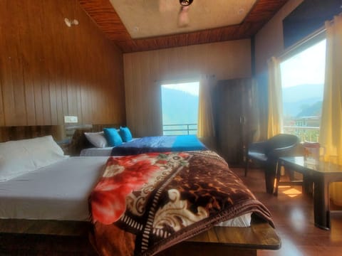Deluxe Triple Room | Down comforters, memory foam beds, individually furnished, bed sheets